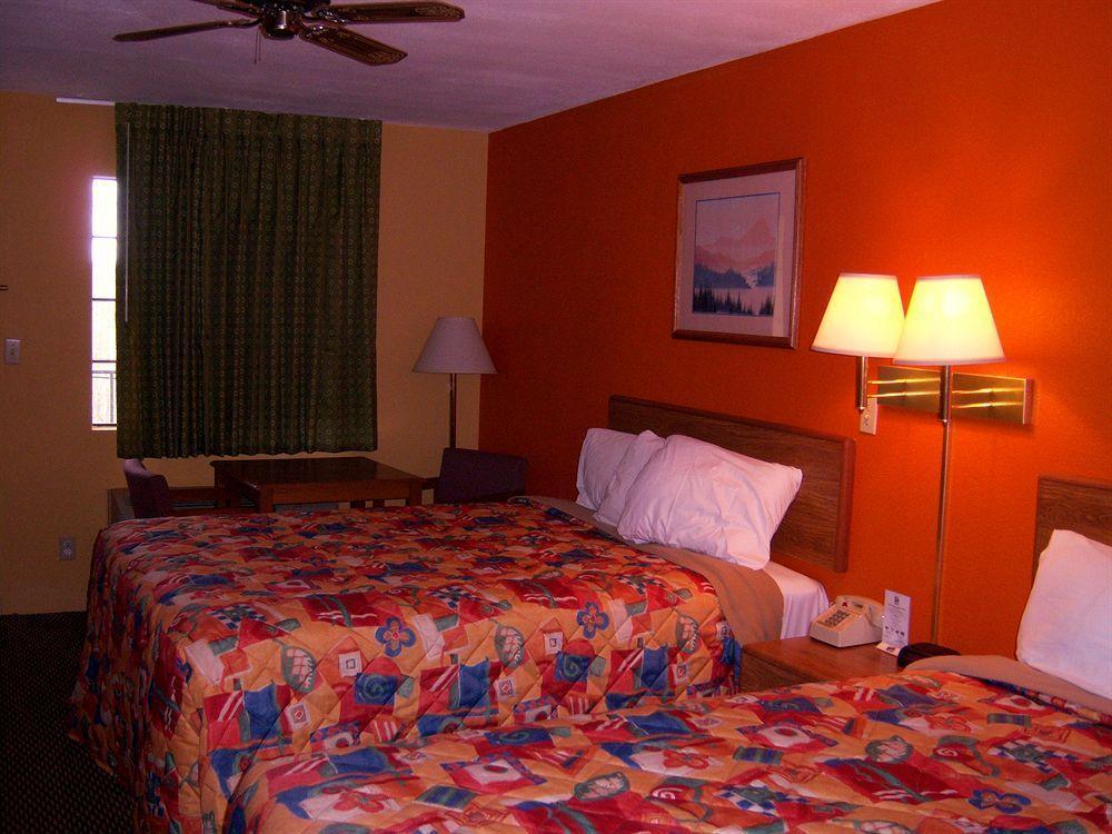 Days Inn Гънтърсвил Екстериор снимка