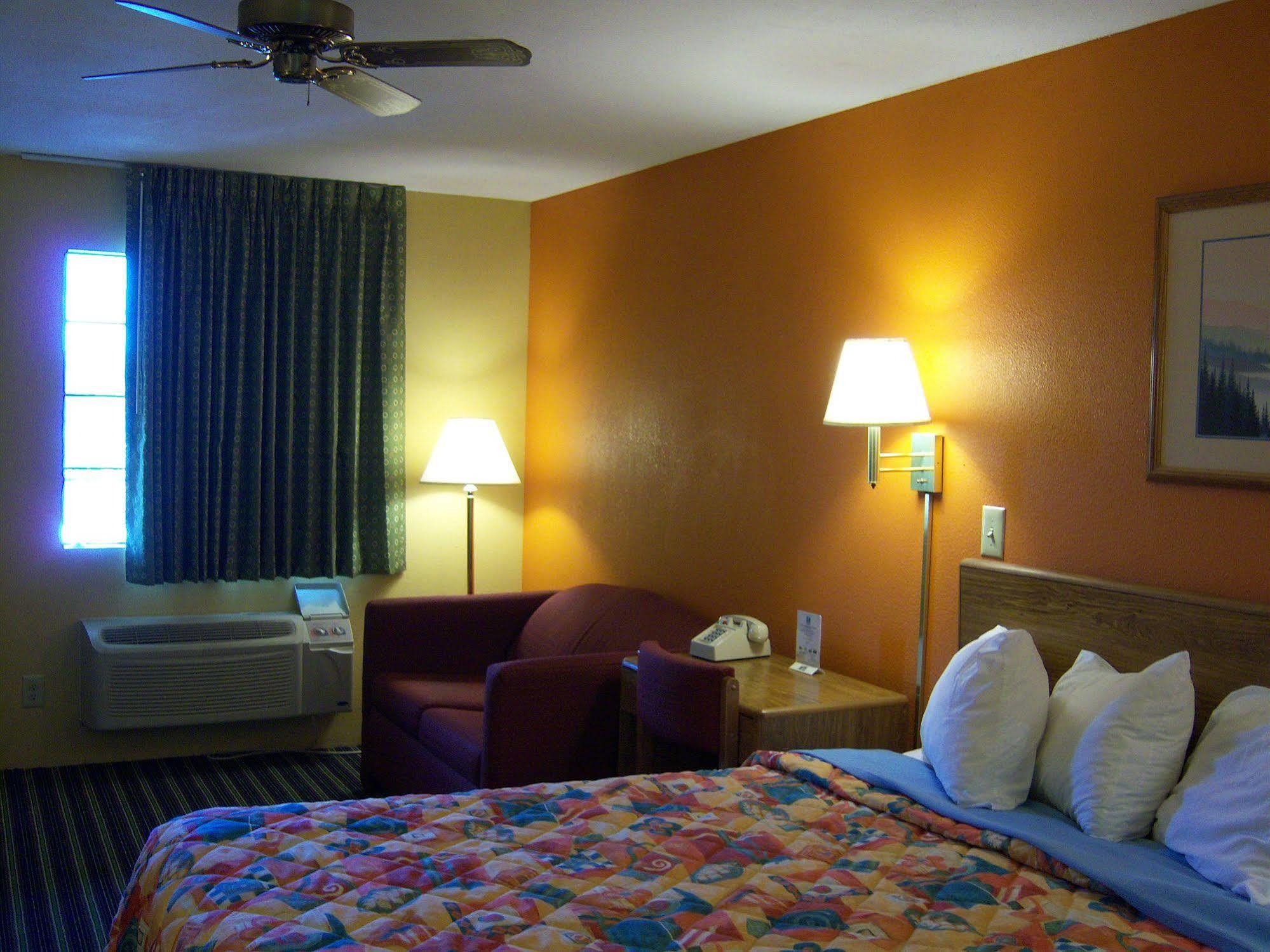 Days Inn Гънтърсвил Екстериор снимка
